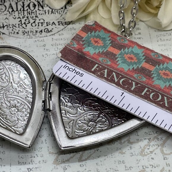 Heart Silver Locket Gothic Necklace Photo SPIDER Gothic Black Widow Cameo Witch - Picture 9 of 10